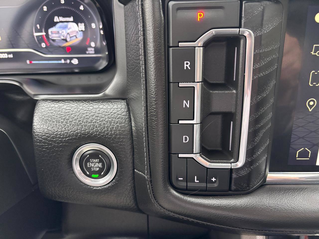 Used 2023 GMC Yukon XL Denali AWD/4WD image 23