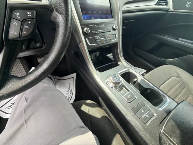 Used 2020 Ford Fusion SE FWD image 32