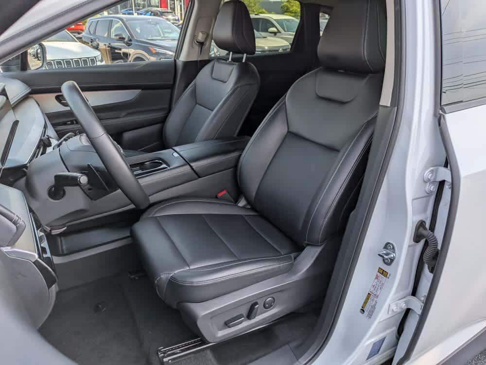 Used 2025 Nissan Murano SL w/ Cargo Package AWD/4WD image 11