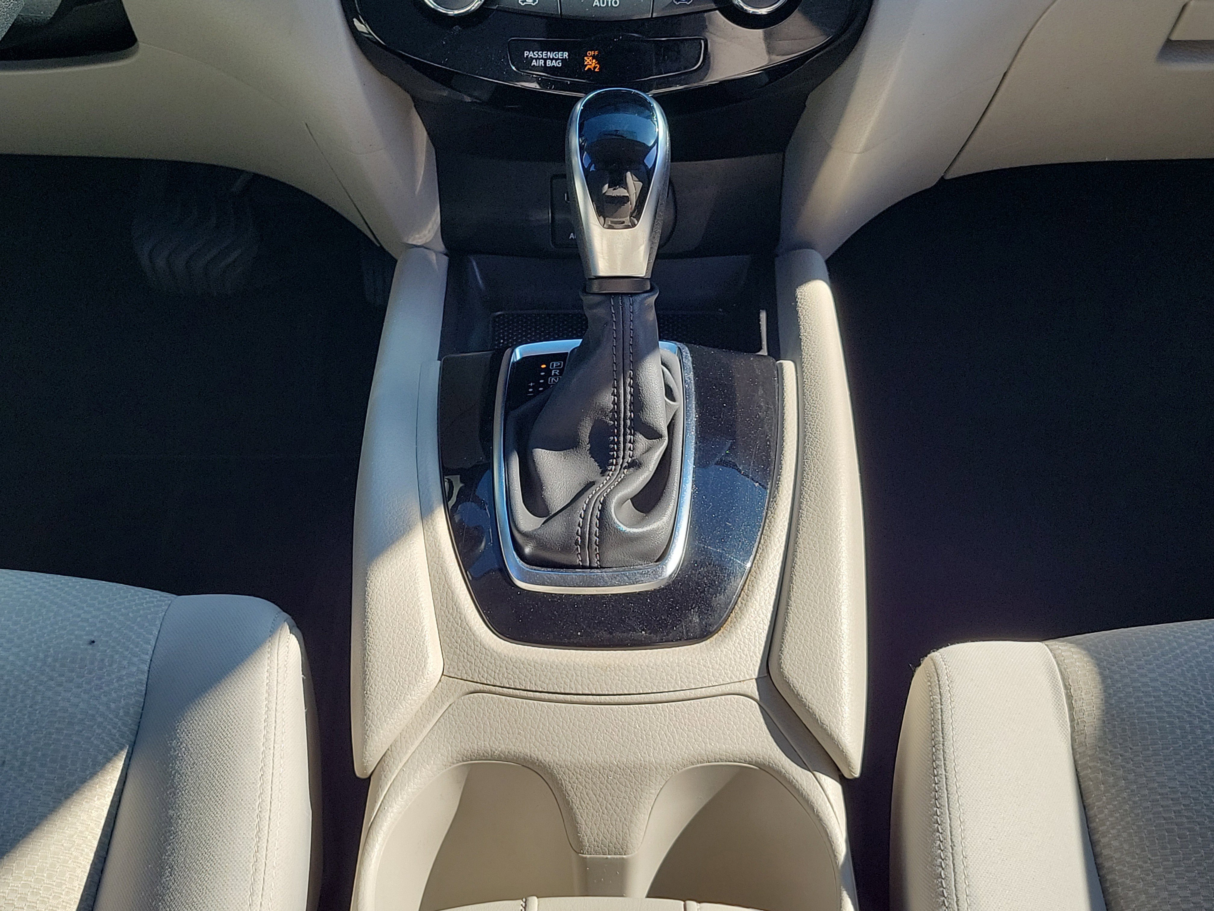 Used 2018 Nissan Rogue Sport SV image 19