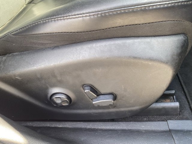 Used 2019 Jeep Cherokee Limited w/ Luxury Group image 30