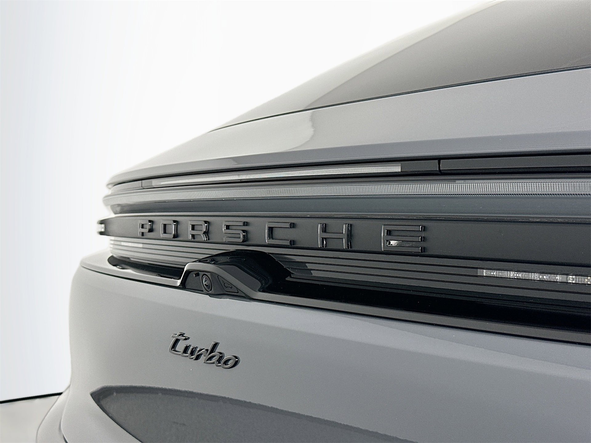 Certified 2025 Porsche Macan Turbo Electric image 17