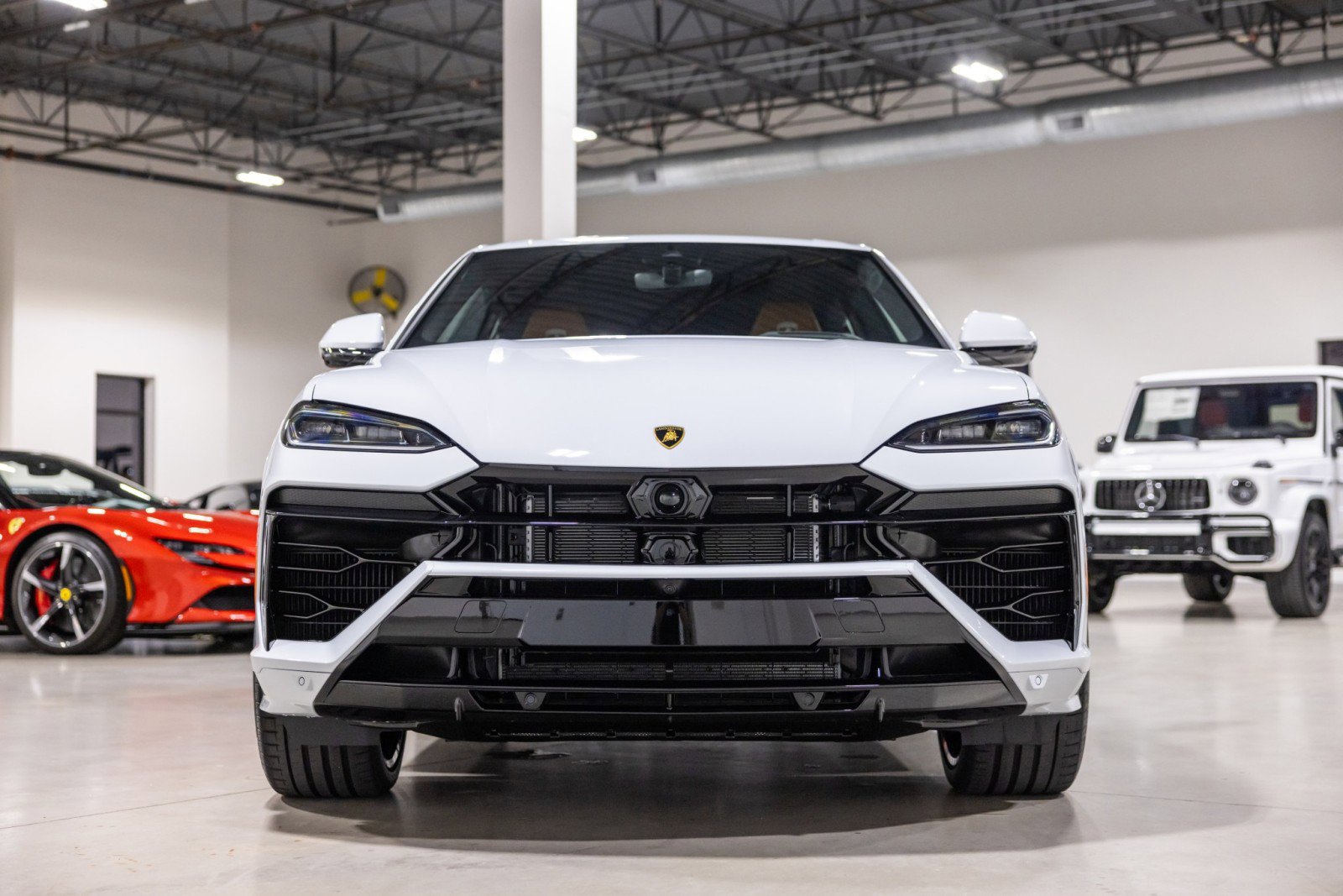 Used 2025 Lamborghini Urus SE image 2
