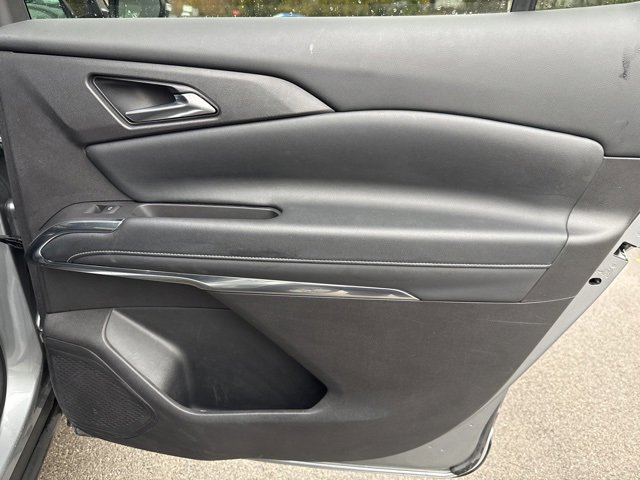 Used 2025 Chevrolet Traverse LT image 11