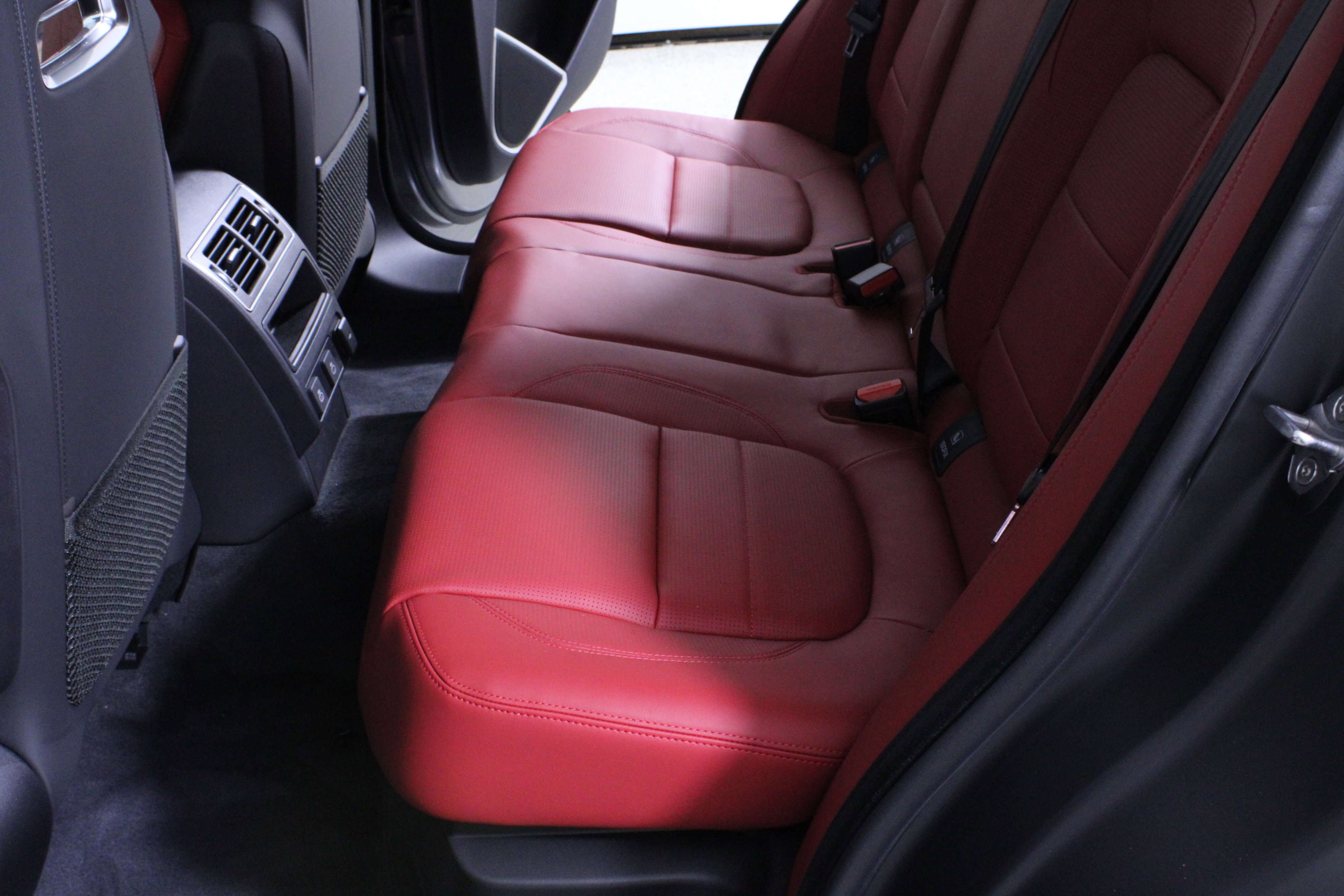 New 2026 Jaguar F-PACE R-Dynamic S image 10