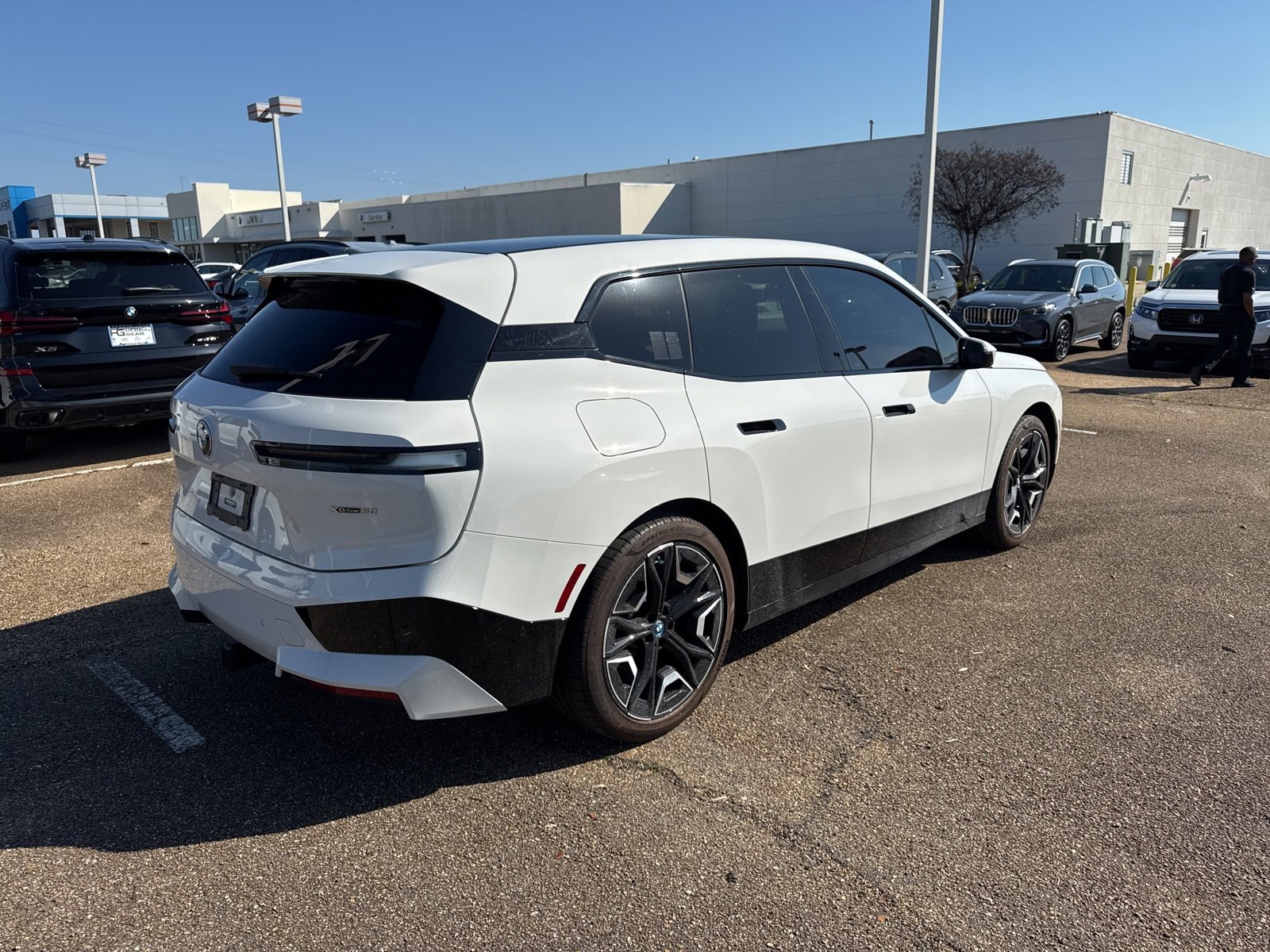 Used 2023 BMW iX xDrive50 w/ Premium Package image 5