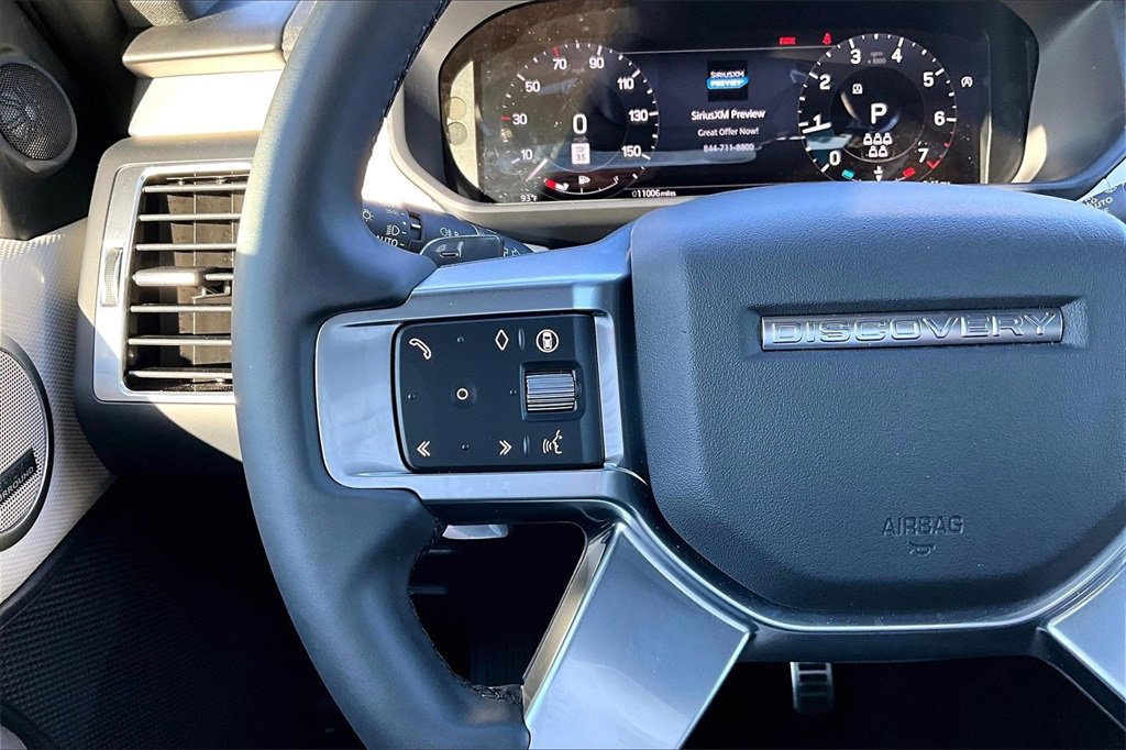Used 2024 Land Rover Discovery Dynamic SE image 11
