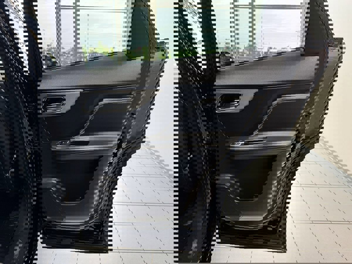 Used 2019 Jaguar F-PACE S image 41