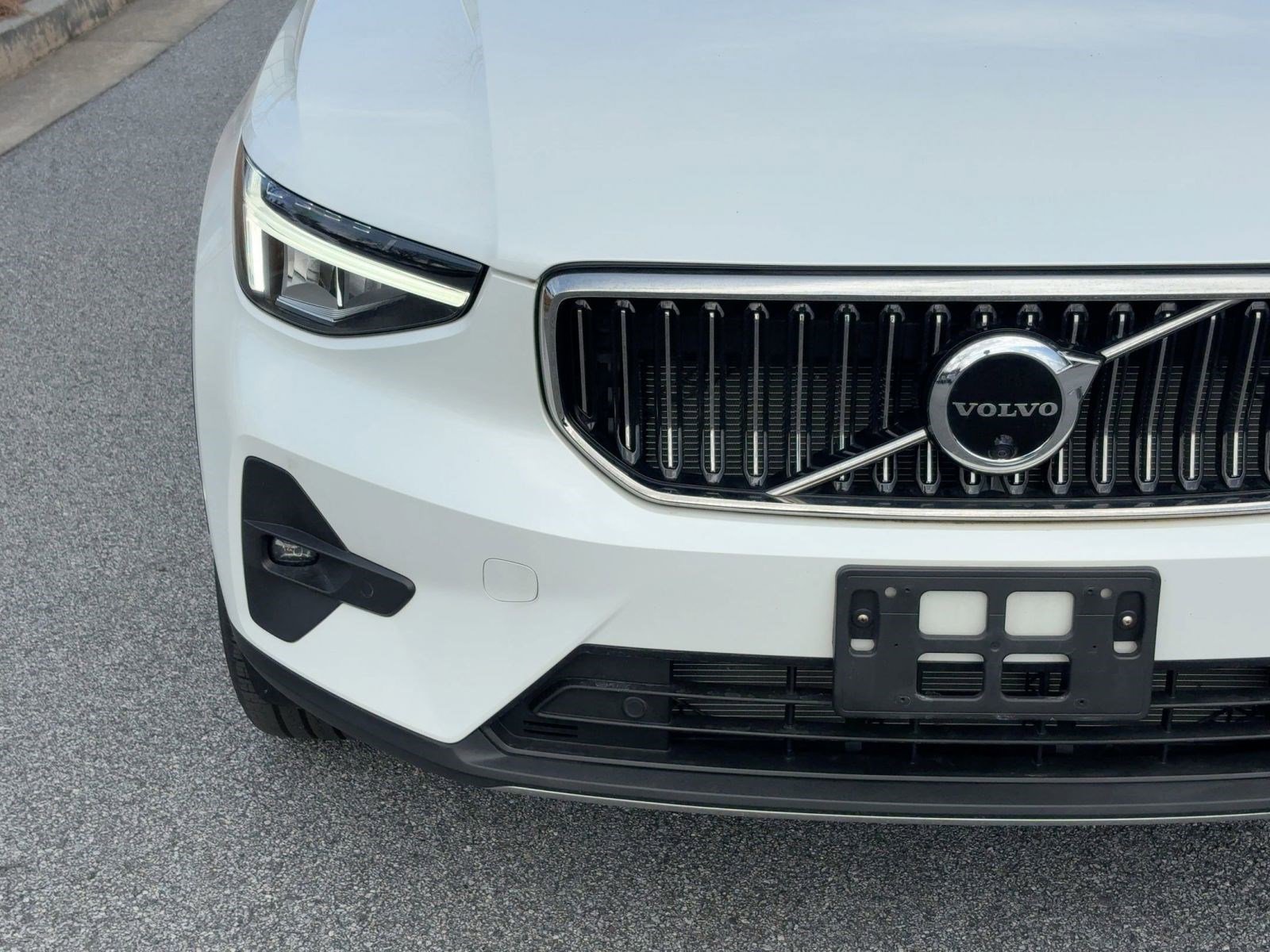 Used 2023 Volvo XC40 B5 Plus w/ Protection Package Premier image 25