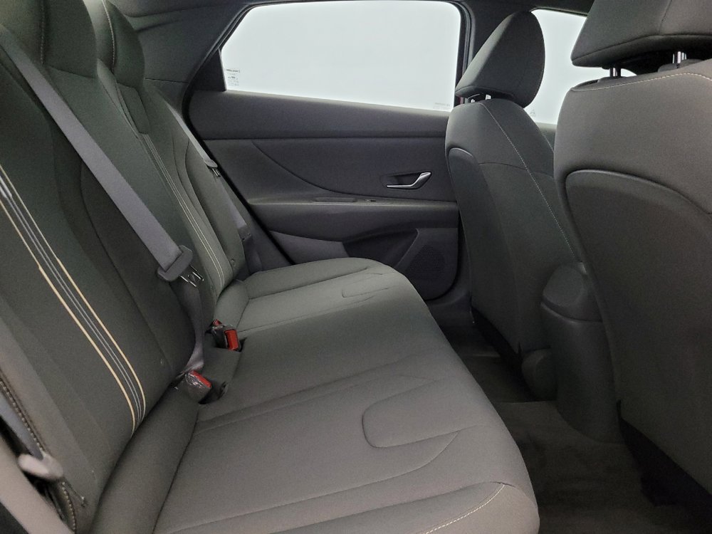 Used 2023 Hyundai Elantra SEL w/ Preferred Accessory Package image 19