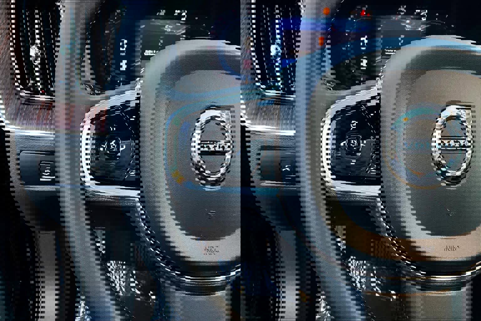 Certified 2024 Volvo XC60 B5 Plus w/ Protection Package Premier image 23