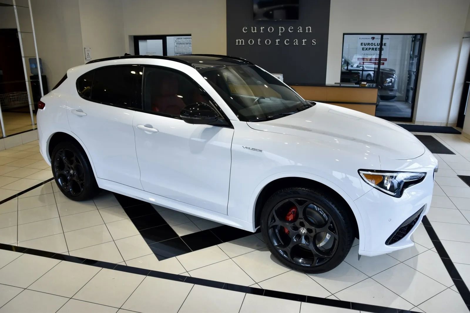 Used 2022 Alfa Romeo Stelvio Veloce AWD/4WD image 7