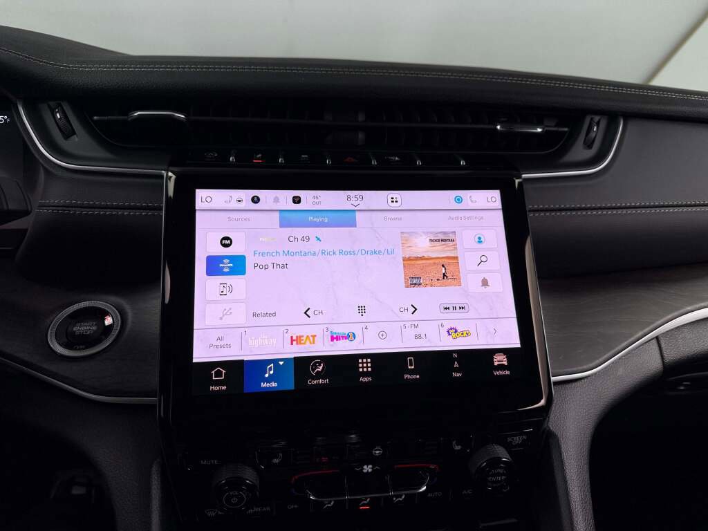 New 2025 Jeep Grand Cherokee Limited w/ Black Appearance Package image 32