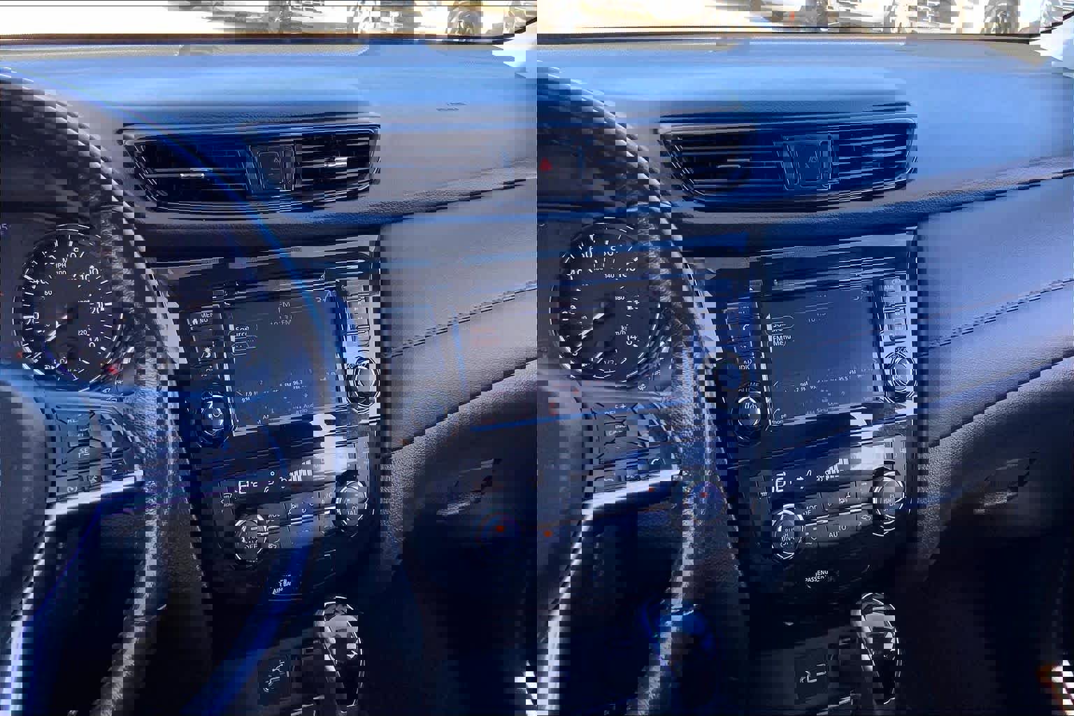 Used 2018 Nissan Rogue SV image 7