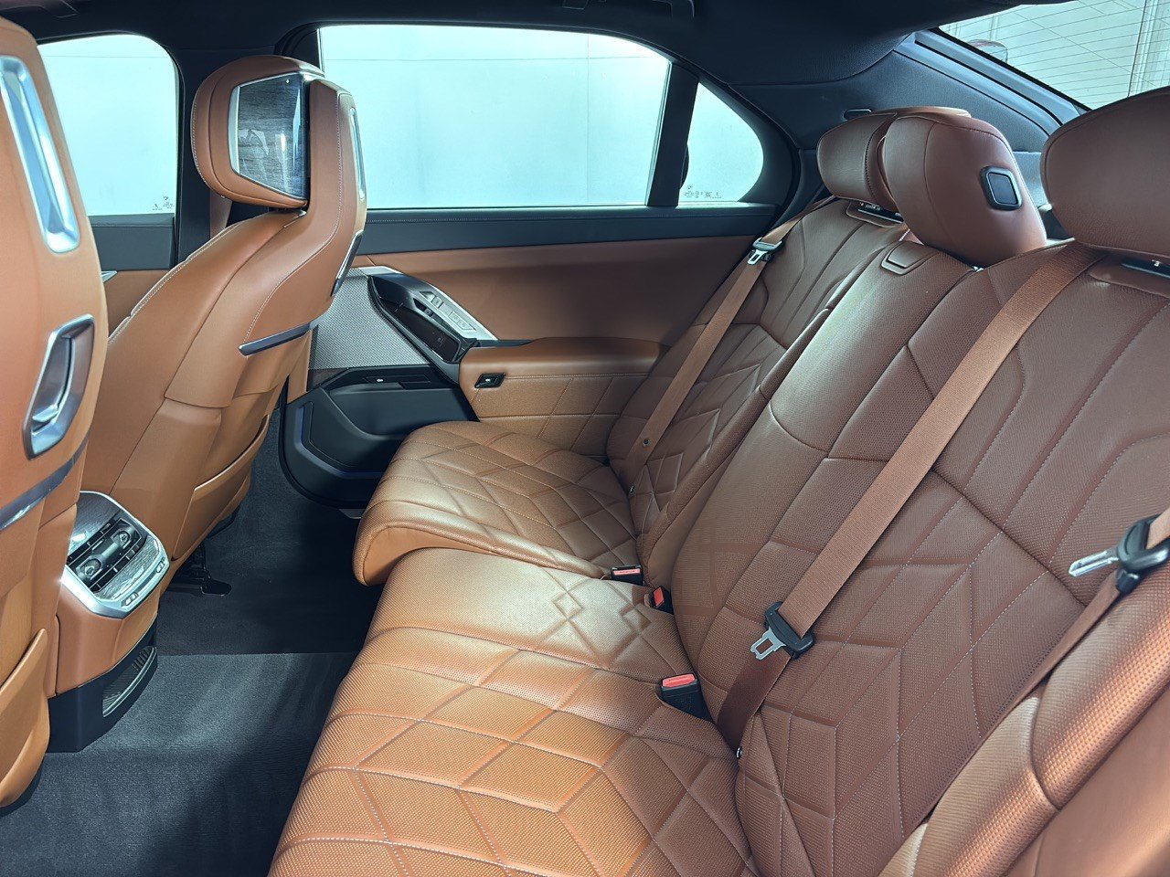 Certified 2023 BMW i7 xDrive60 AWD/4WD image 25