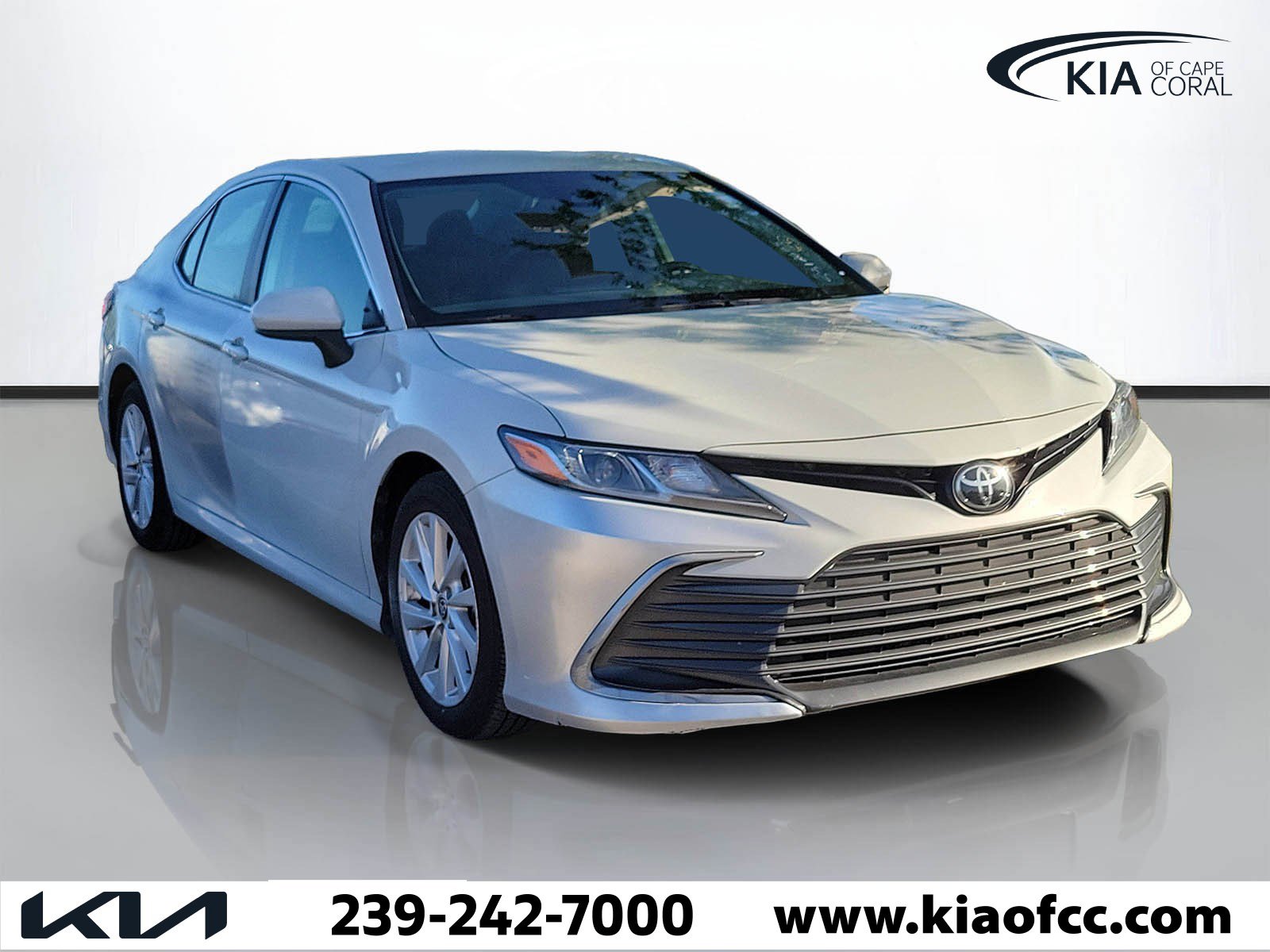 Used 2022 Toyota Camry LE image 1