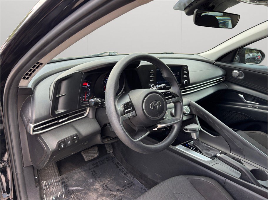 Used 2022 Hyundai Elantra SE FWD image 6