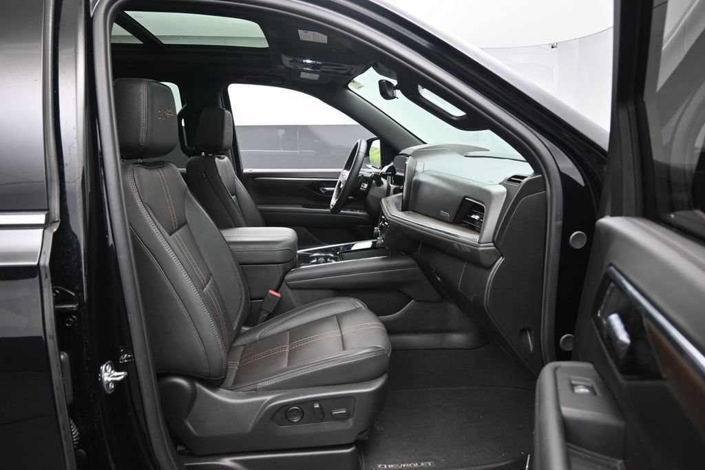 Used 2025 Chevrolet Tahoe High Country AWD/4WD image 29