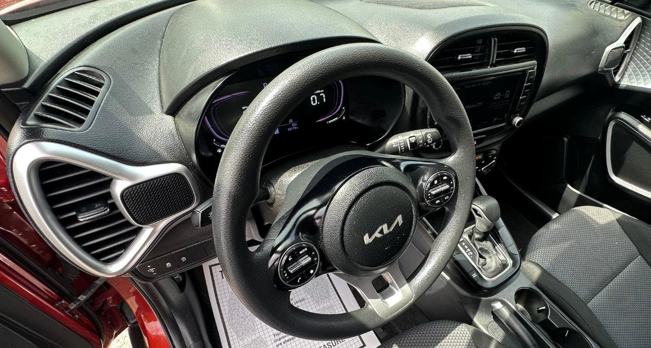 Used 2024 Kia Soul LX w/ Option Group 015 FWD image 9