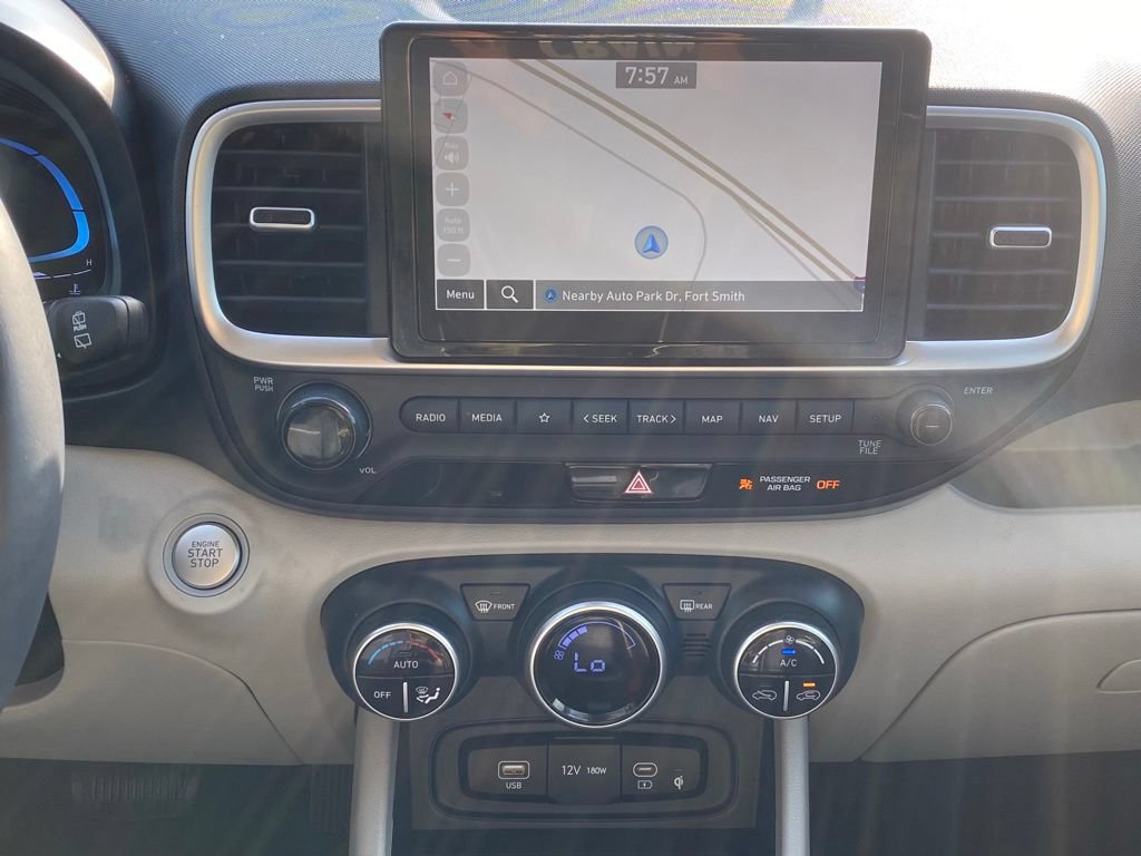 Used 2025 Hyundai Venue Limited FWD image 21