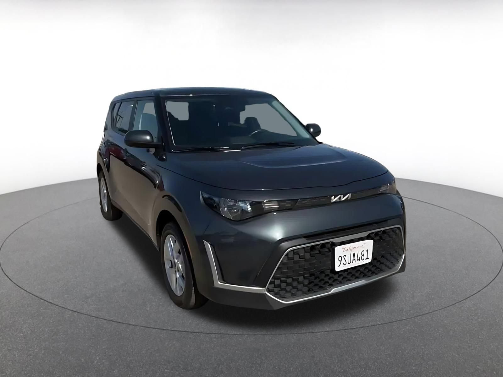 Used 2025 Kia Soul LX w/ LX Technology Package FWD image 3