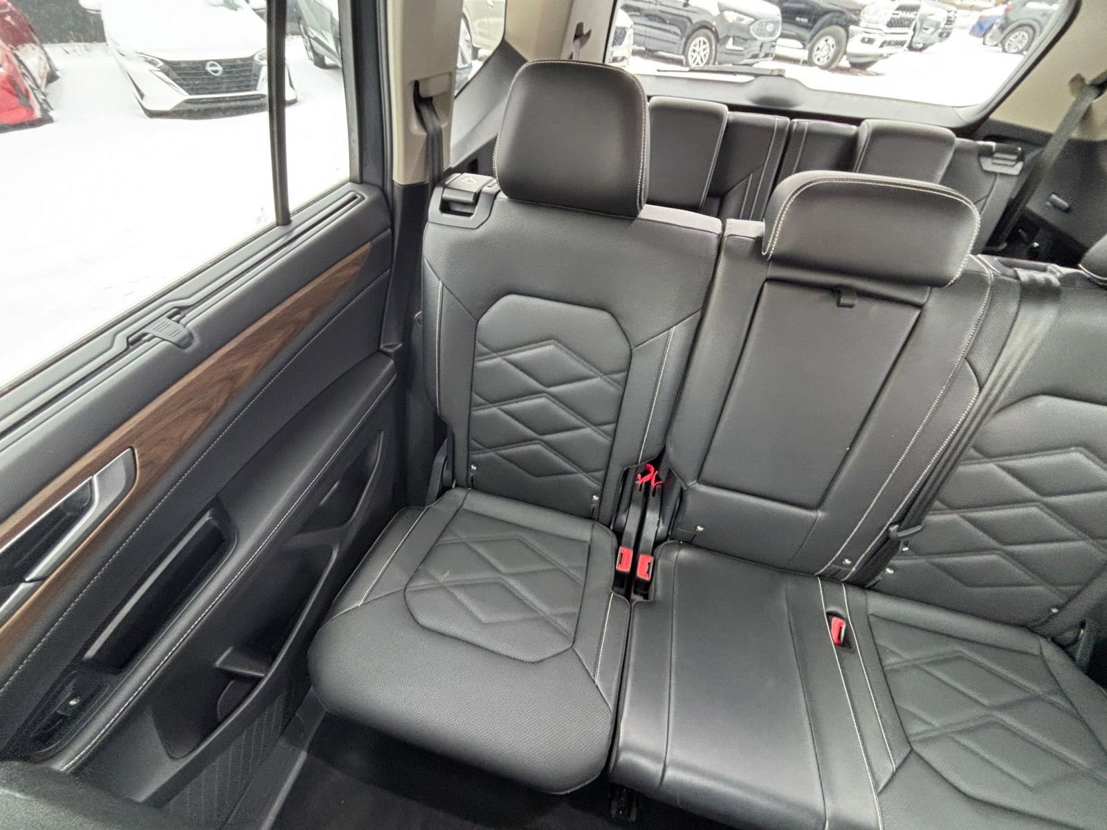 Used 2025 Volkswagen Atlas SE image 40