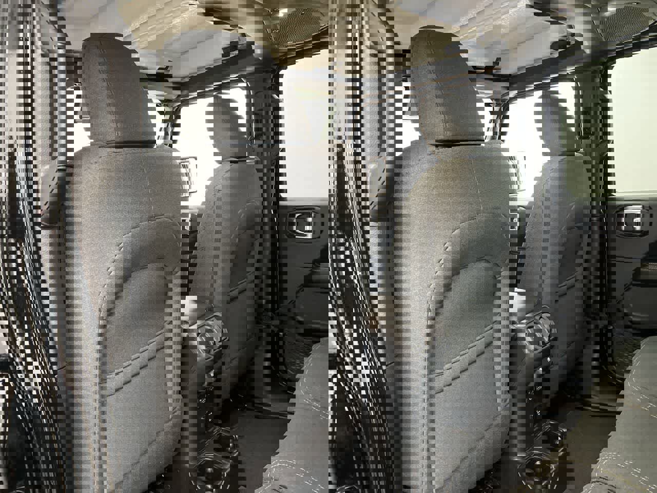 Used 2025 Jeep Wrangler Sahara image 15