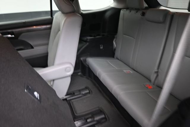 Certified 2024 Toyota Highlander Limited AWD/4WD image 15