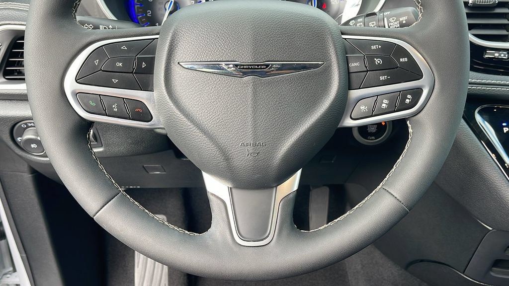 Used 2026 Chrysler Pacifica Select FWD image 22