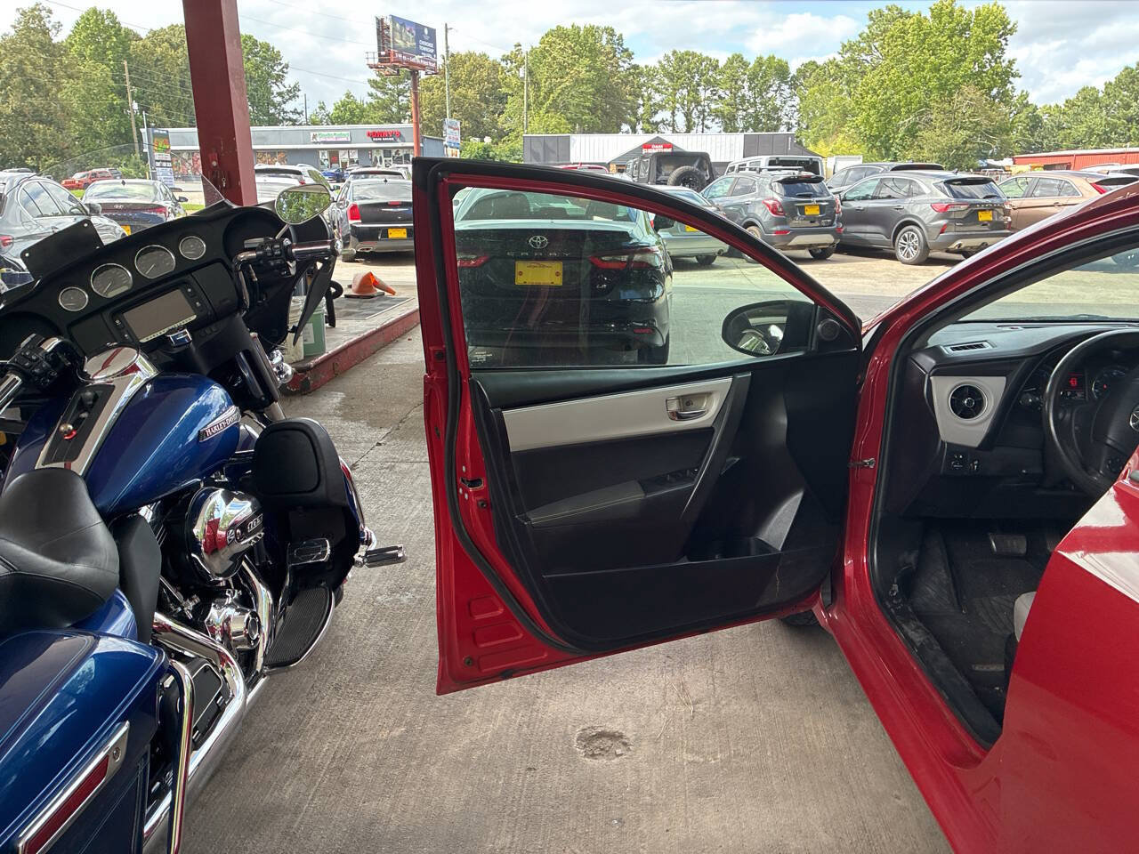 Used 2017 Toyota Corolla LE FWD image 9