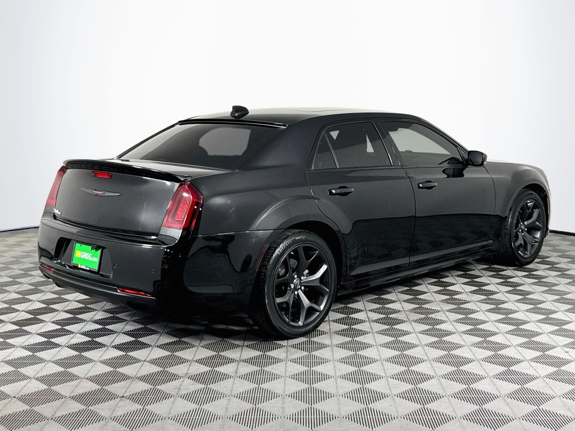Used 2022 Chrysler 300 S w/ Comfort Group RWD image 8