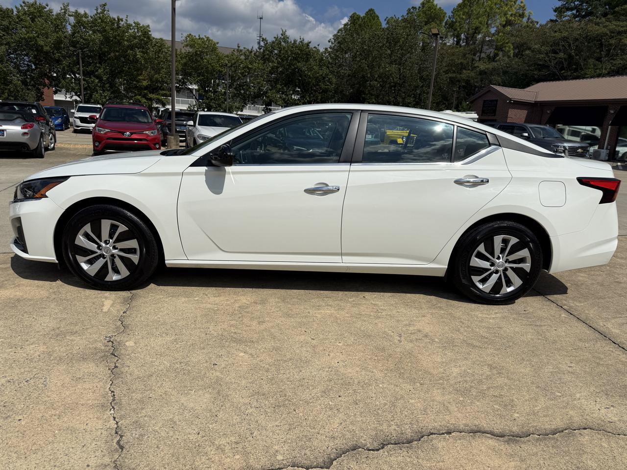Used 2025 Nissan Altima 2.5 S FWD image 2