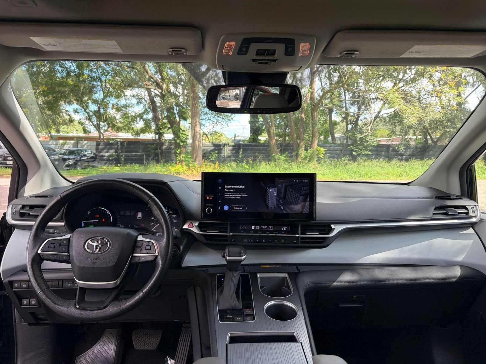 Used 2025 Toyota Sienna XLE FWD image 36