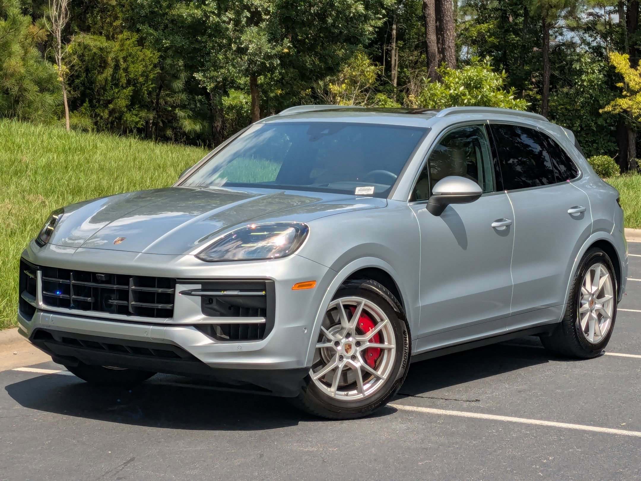 Certified 2025 Porsche Cayenne S image 1
