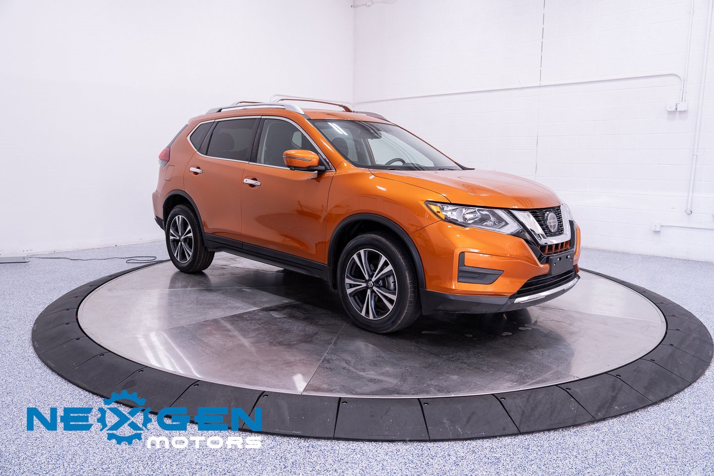 Used 2020 Nissan Rogue SV w/ Premium Package image 2