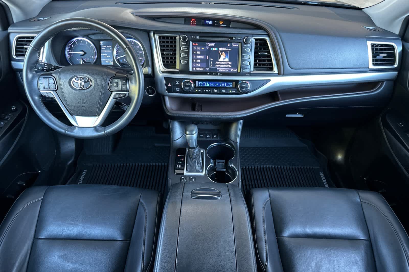 Used 2019 Toyota Highlander XLE AWD/4WD image 3