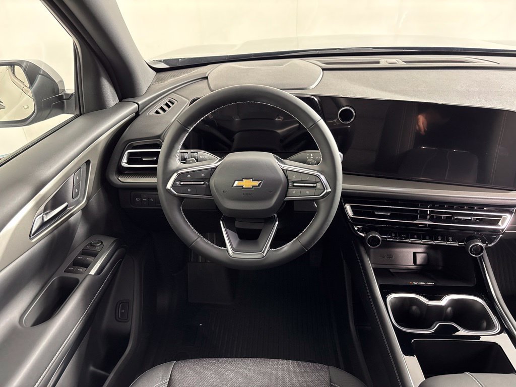 New 2027 Chevrolet Traverse LT w/ LPO, Floor Liner Package FWD image 18