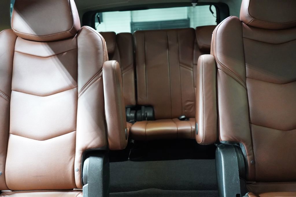 Used 2020 Cadillac Escalade Premium Luxury RWD image 23