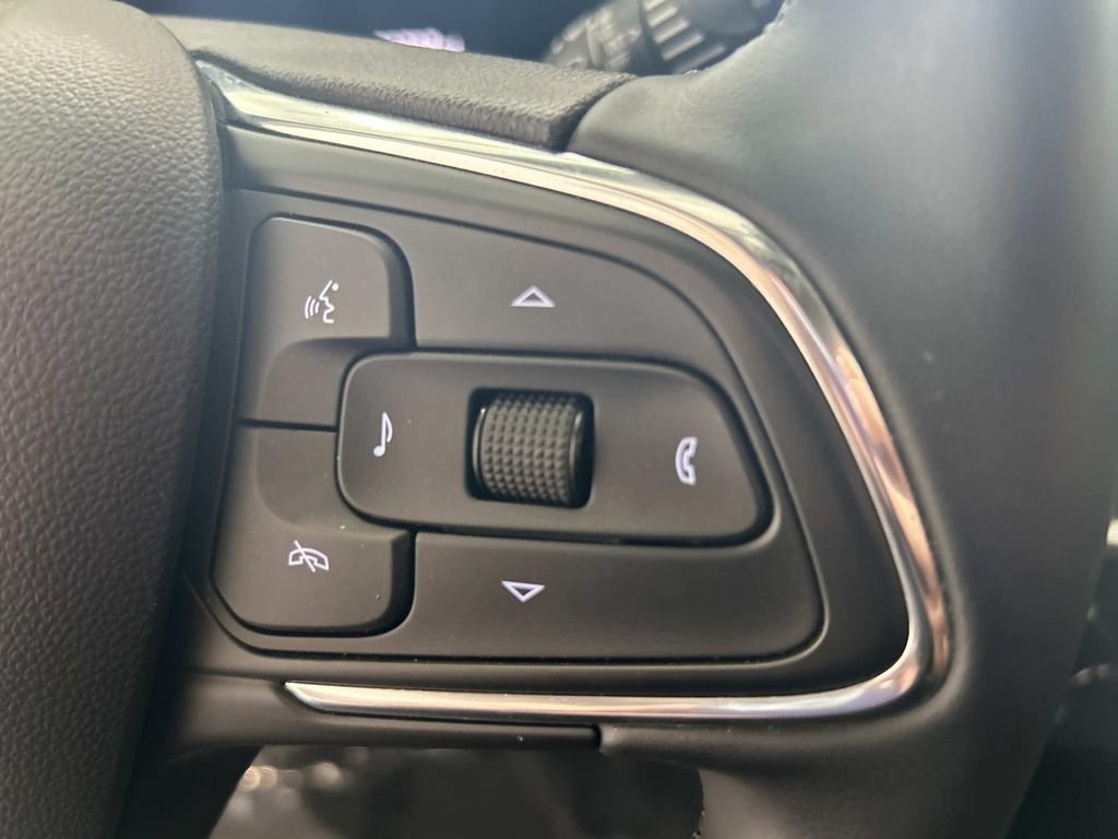 Used 2024 Buick Encore GX Sport Touring FWD image 20