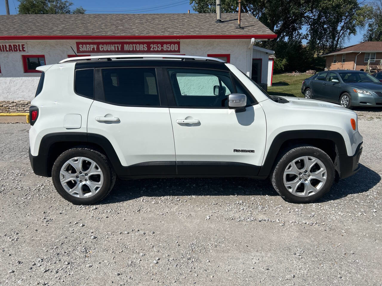 Used 2016 Jeep Renegade Limited image 2