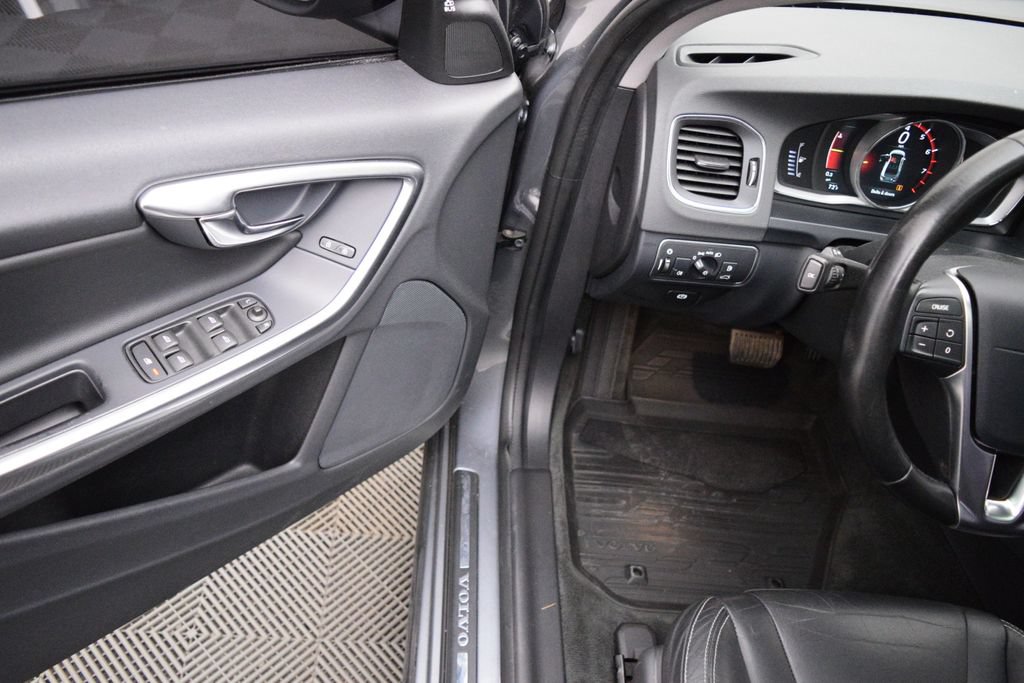 Used 2018 Volvo S60 T5 Dynamic w/ Vision Package AWD/4WD image 28