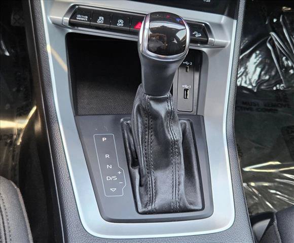 Used 2020 Audi Q3 2.0T Premium w/ Convenience Package AWD/4WD image 13
