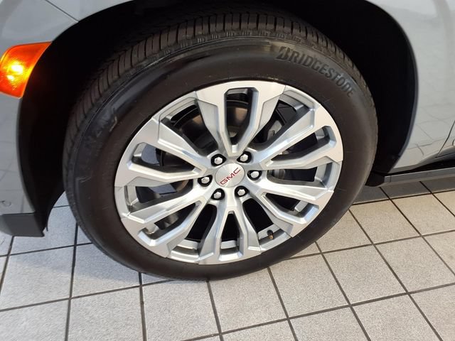 Used 2024 GMC Yukon Denali w/ Advanced Technology Package AWD/4WD image 5