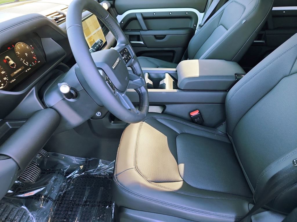 Used 2025 Land Rover Defender 110 S image 21