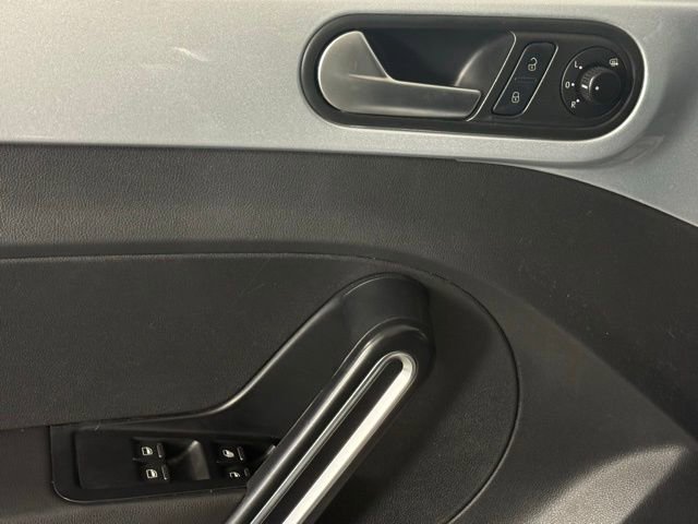 Used 2014 Volkswagen Beetle TDI image 10