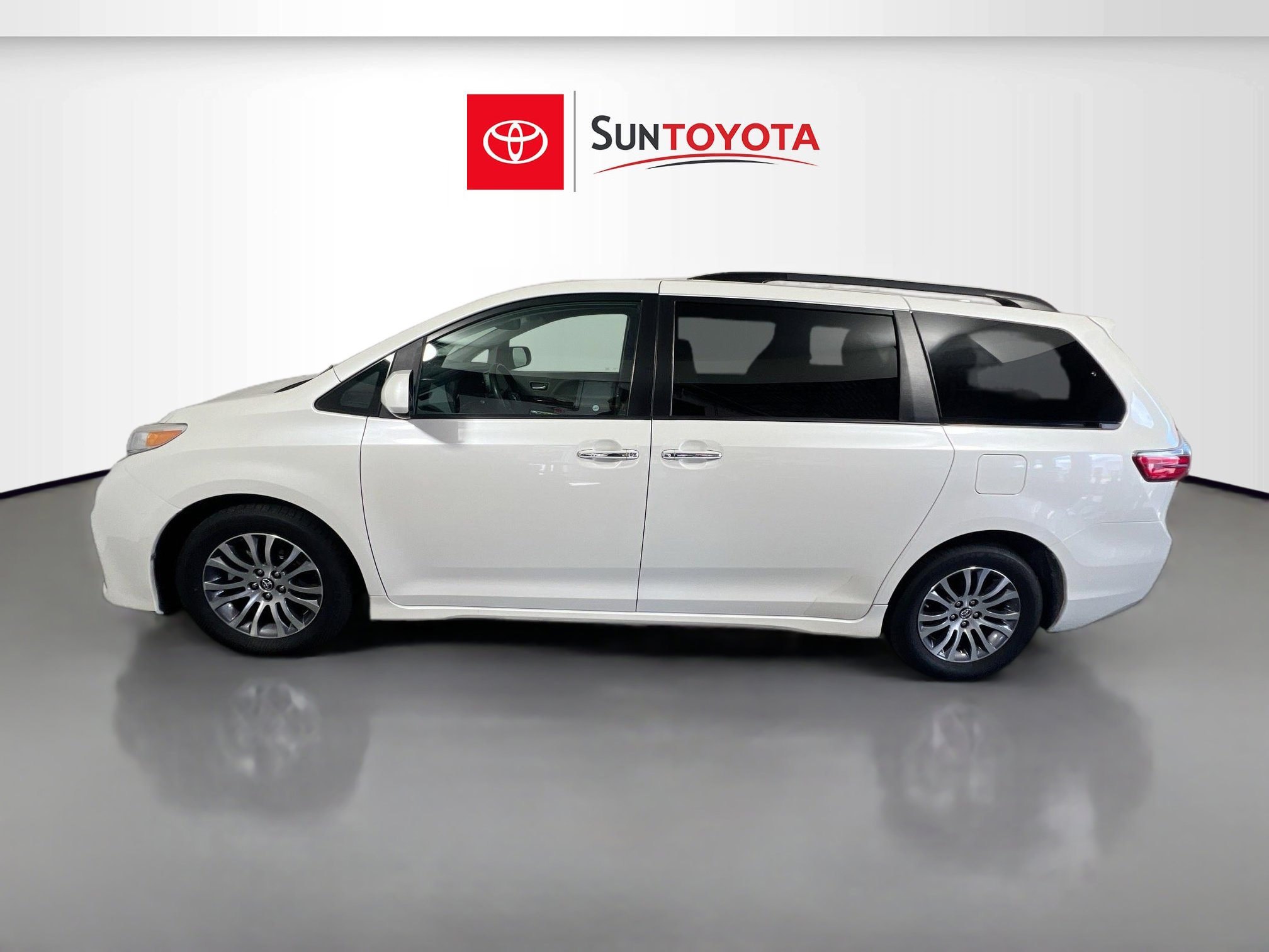 Used 2020 Toyota Sienna XLE image 7