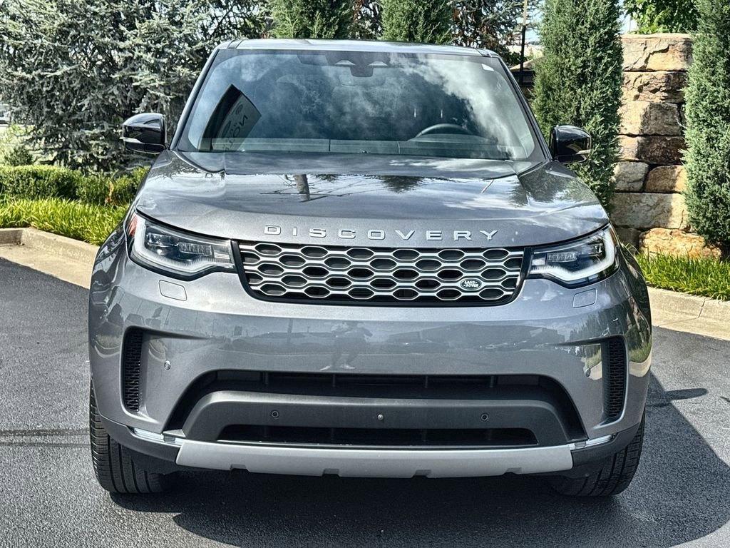 Certified 2025 Land Rover Discovery S image 8