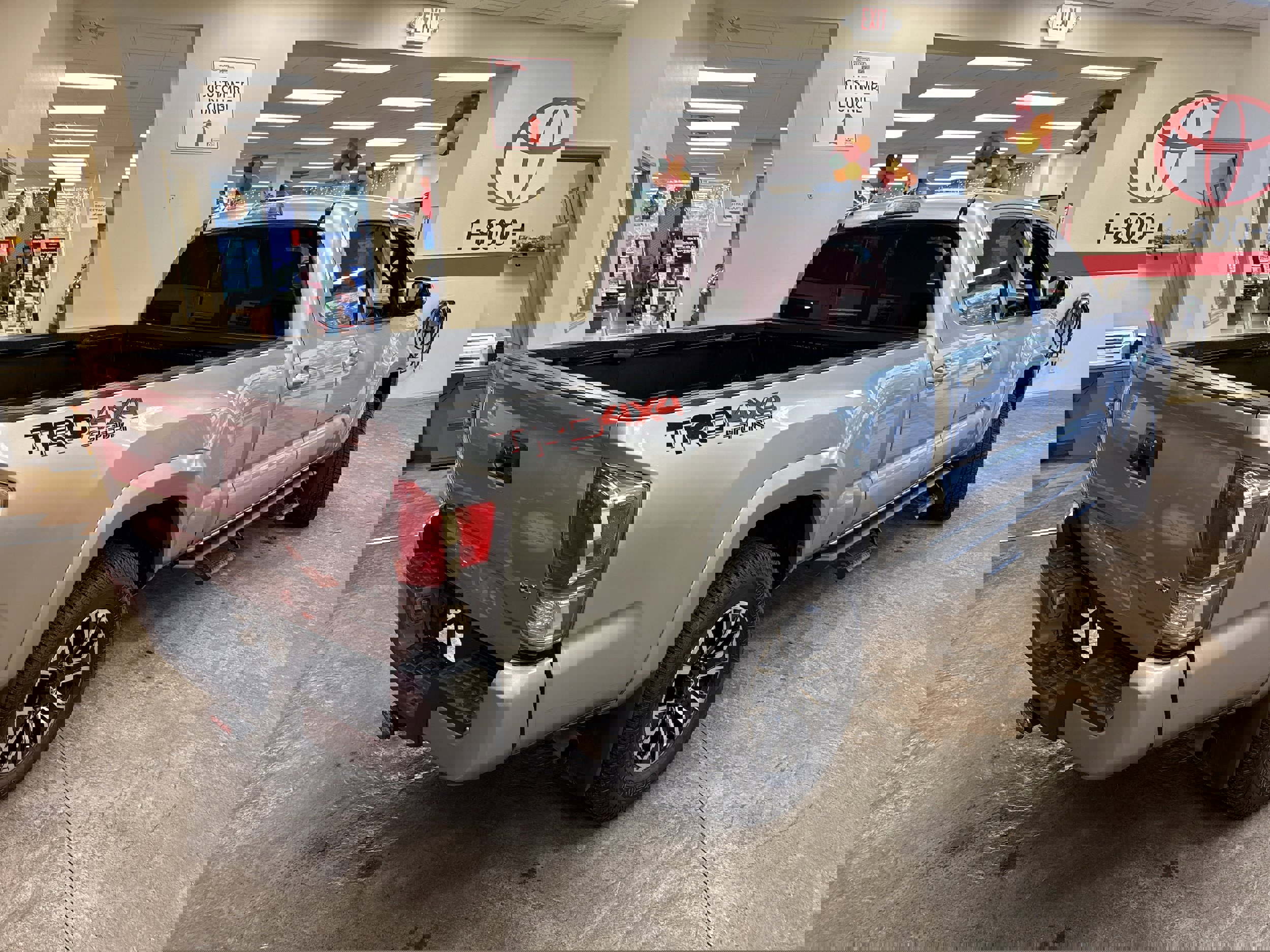 Used 2023 Toyota Tacoma TRD Sport image 21