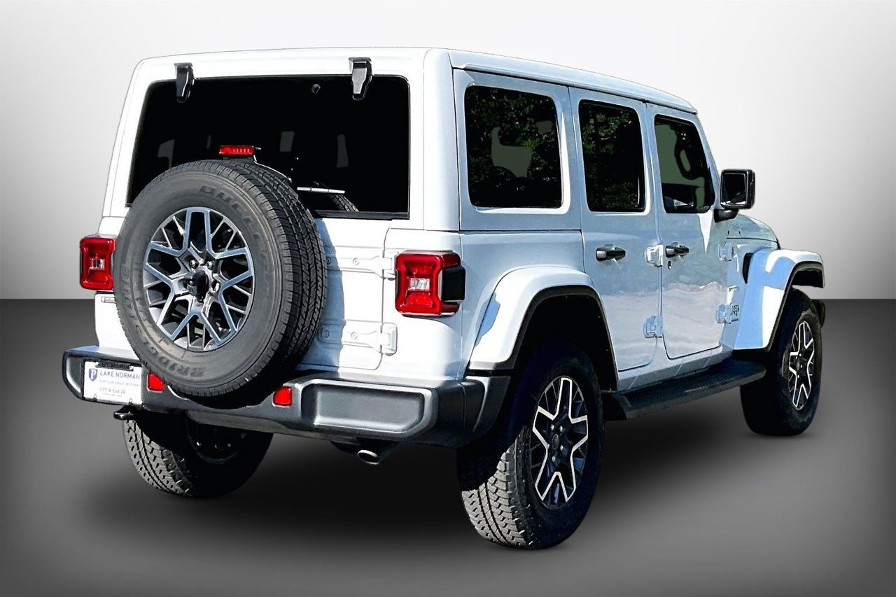 Used 2024 Jeep Wrangler Unlimited Sahara w/ Technology Group AWD/4WD image 8