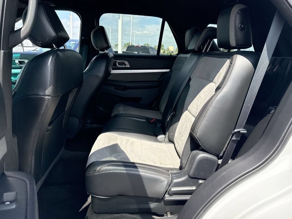Used 2017 Ford Explorer XLT w/ Equipment Group 202A FWD image 22
